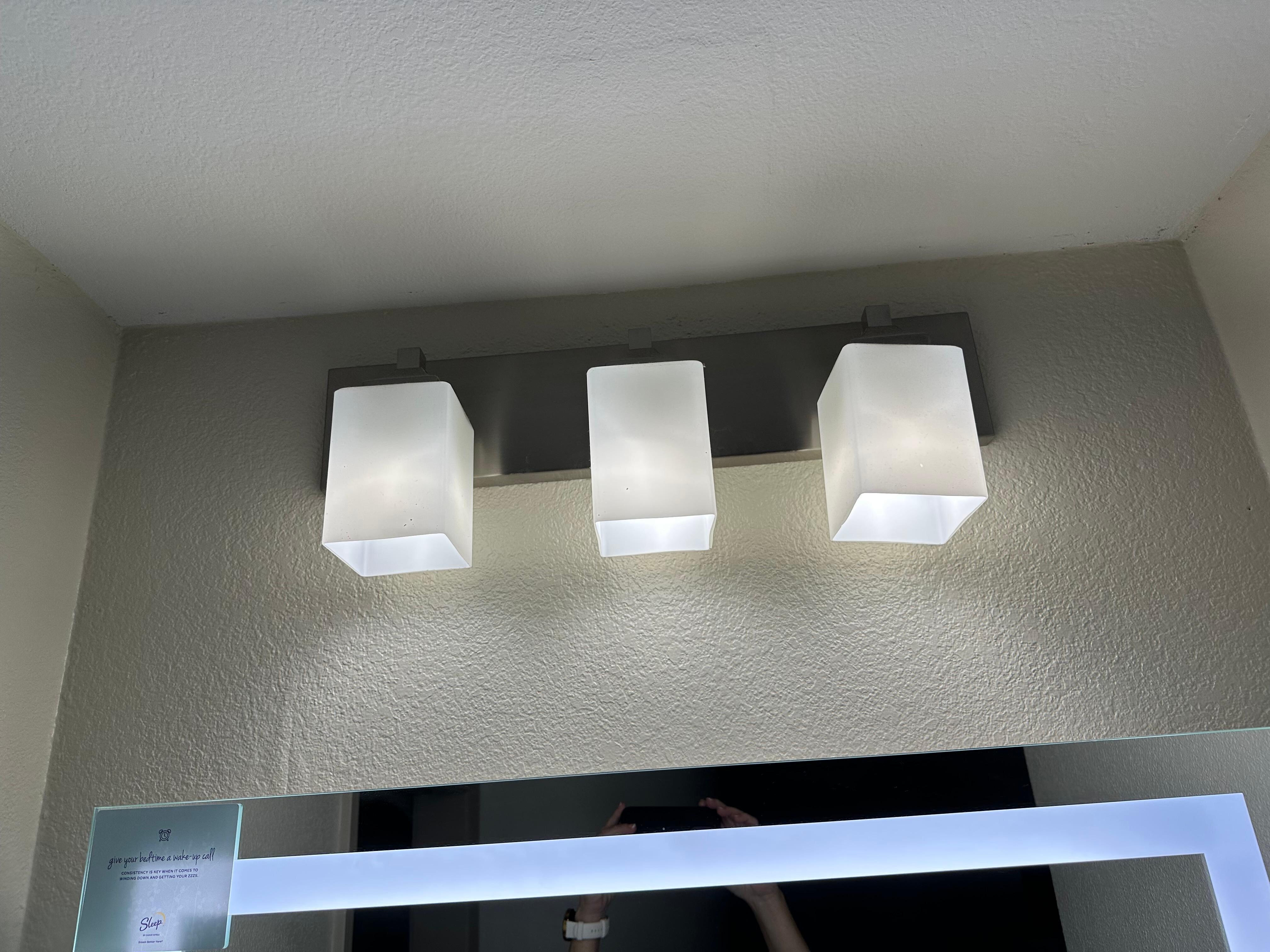 Bathroom light fixture.. poor