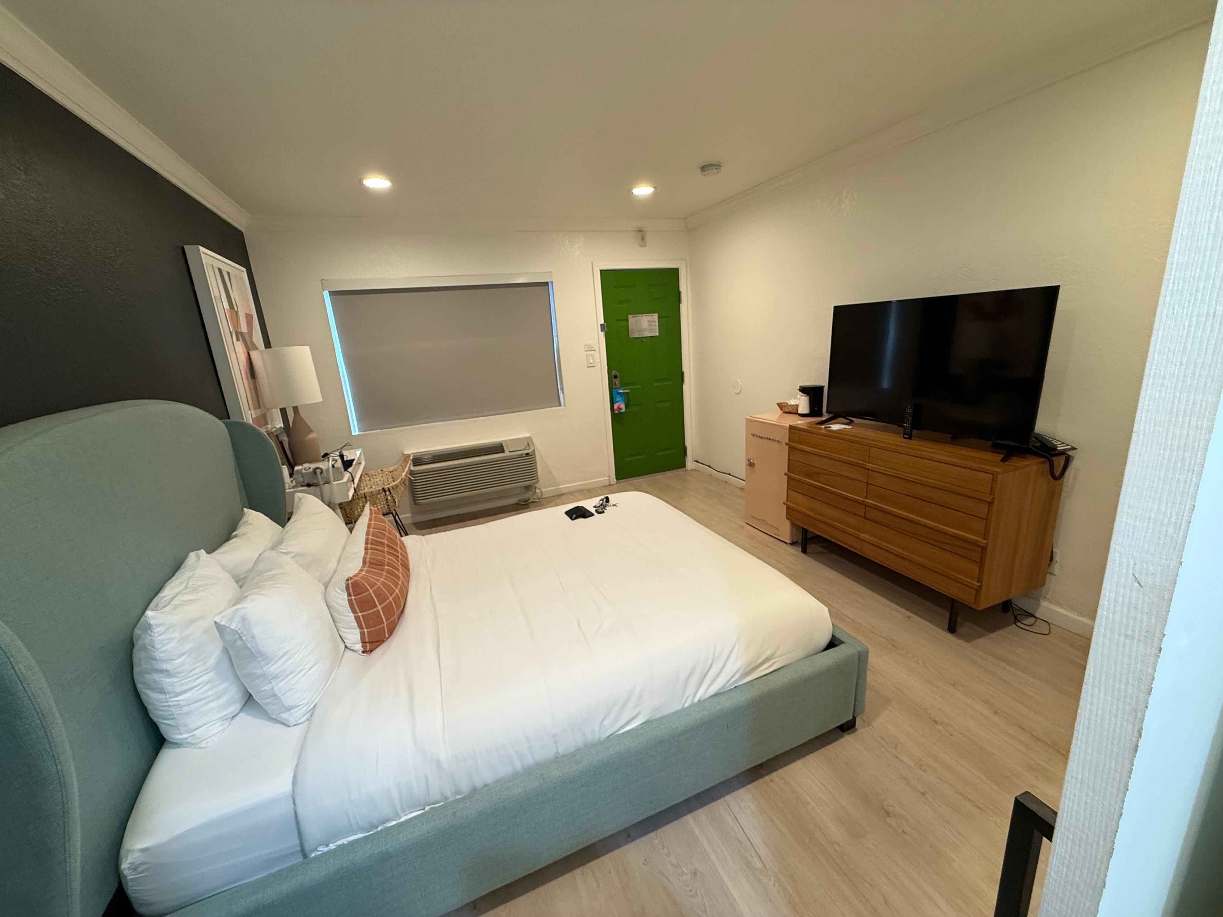 Clean enough and tidy, but would benefit from a deep clean.