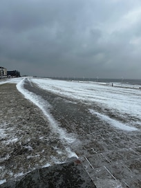 Bei eisigen Temperaturen am Strand