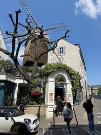 丘の中腹のレストラン