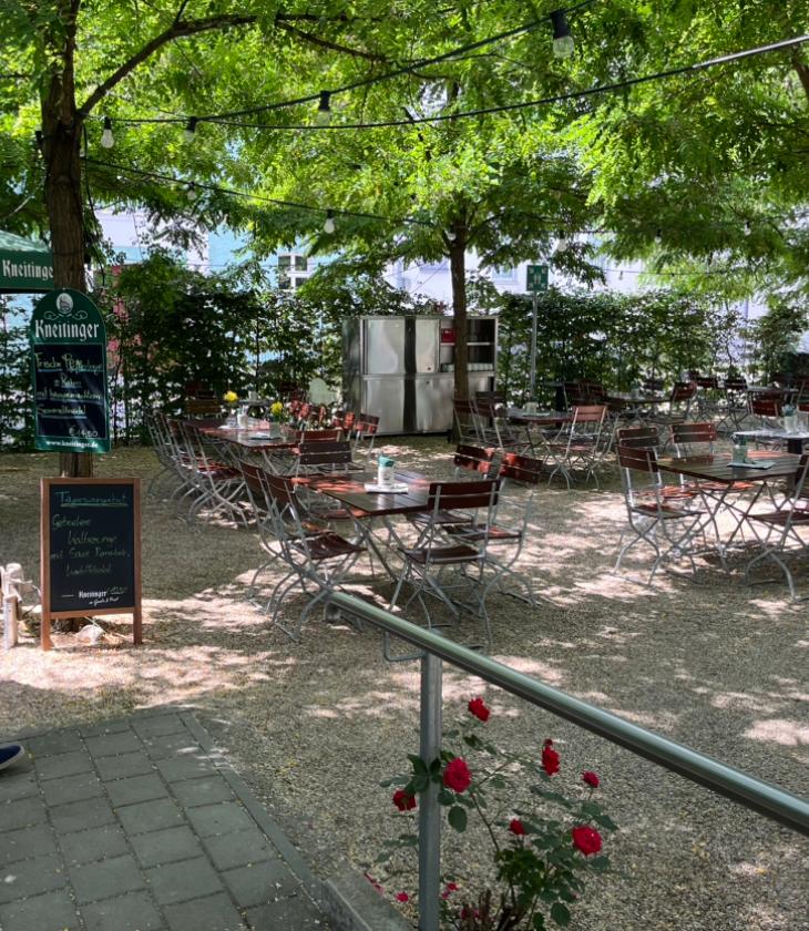 Erster Blick in den Biergarten 