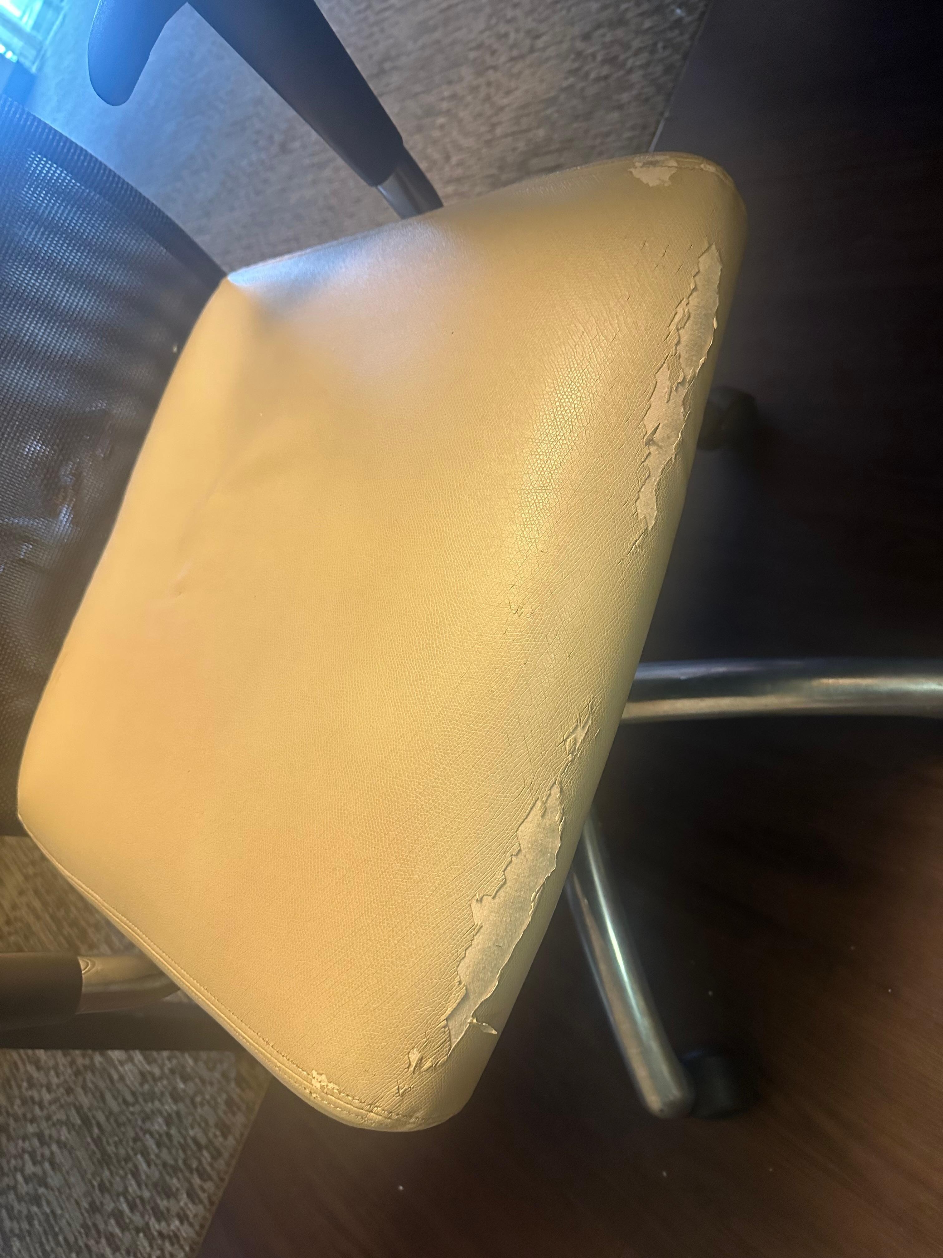 This desk chair is terrible. Peeled leather?