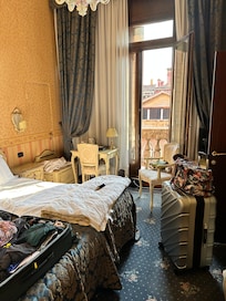 Twin bed room