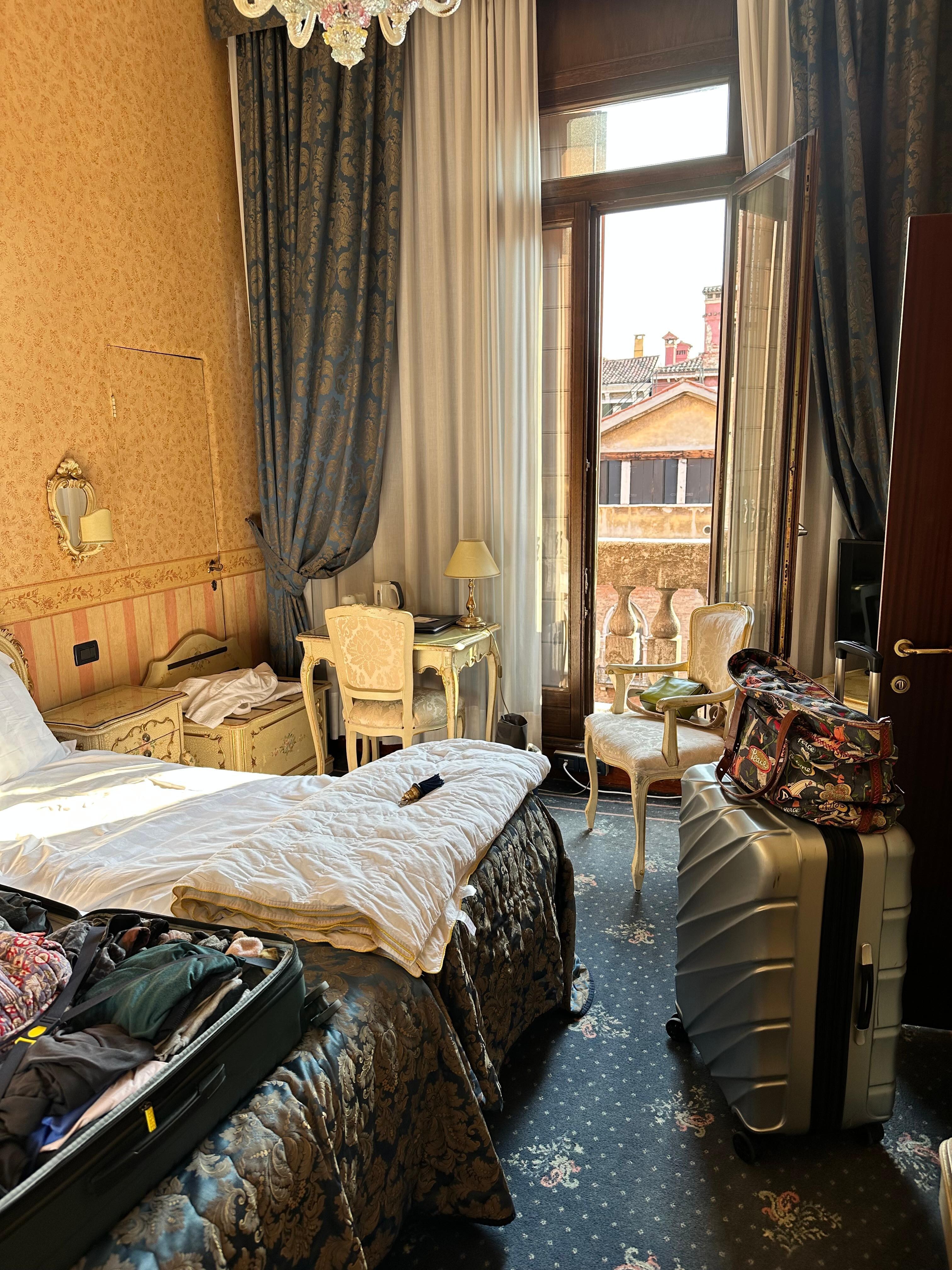 Twin bed room 
