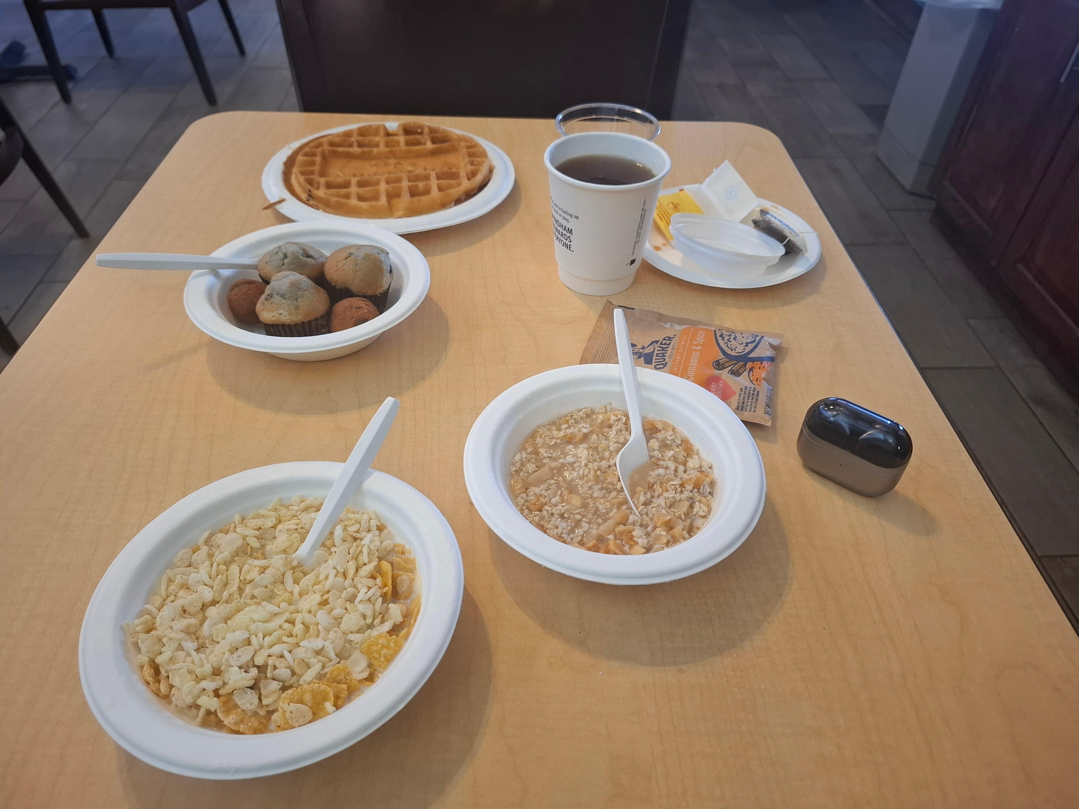 The breakfast was decent but far from good. There were no eggs or yogurt. The only pastries were cheap mini muffins and bland donut holes. The juice machine didn't work on one of the days. Also 9am is too early for breakfast to end imo.