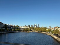 coveに架かる橋の上からホテル方向の眺め