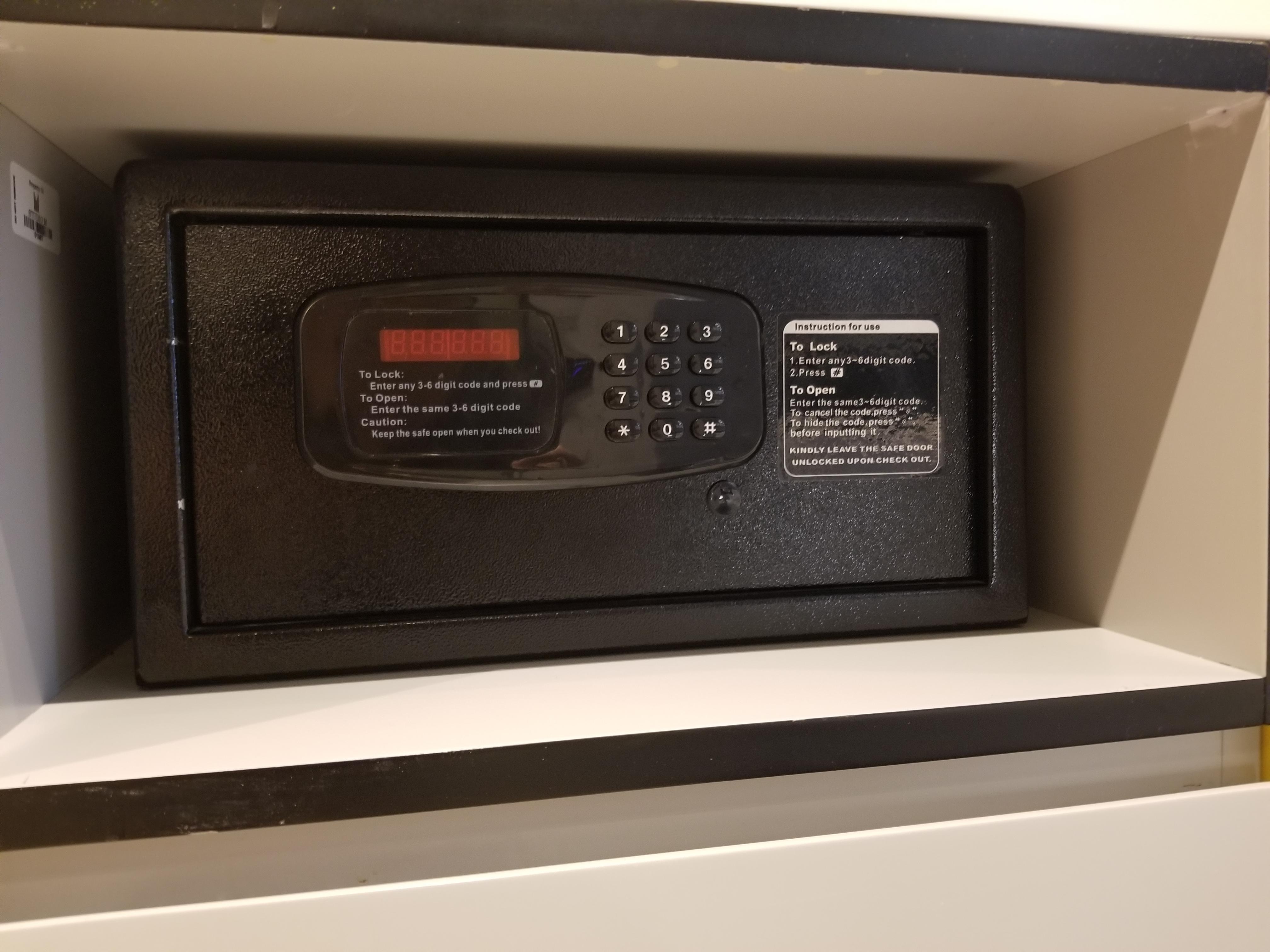 部屋の金庫です。