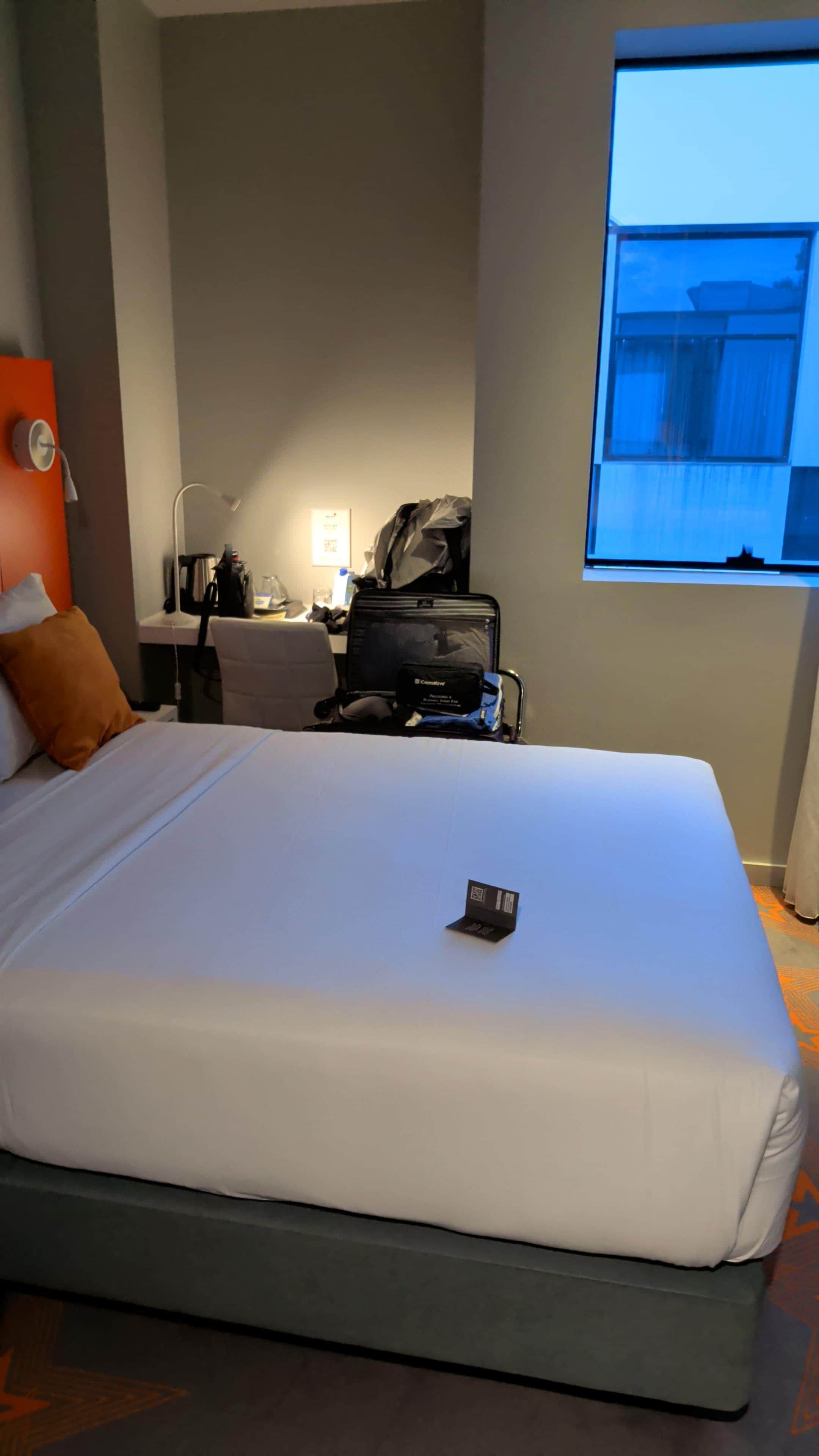 Double bed room. Compact, nice room. Might be tight to get around, especially with more than one bag. But a nice room nevertheless.
