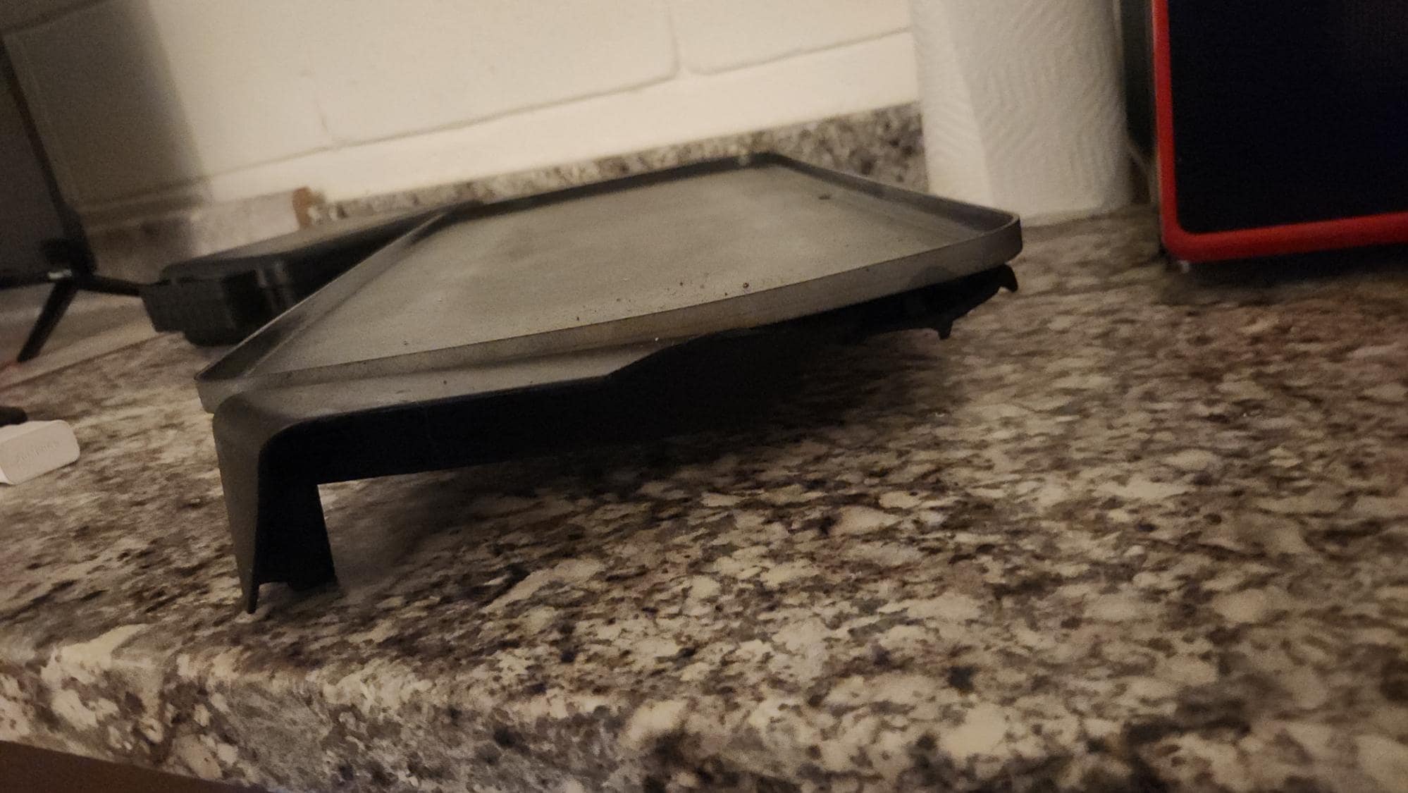 Dirty griddle with broken leg