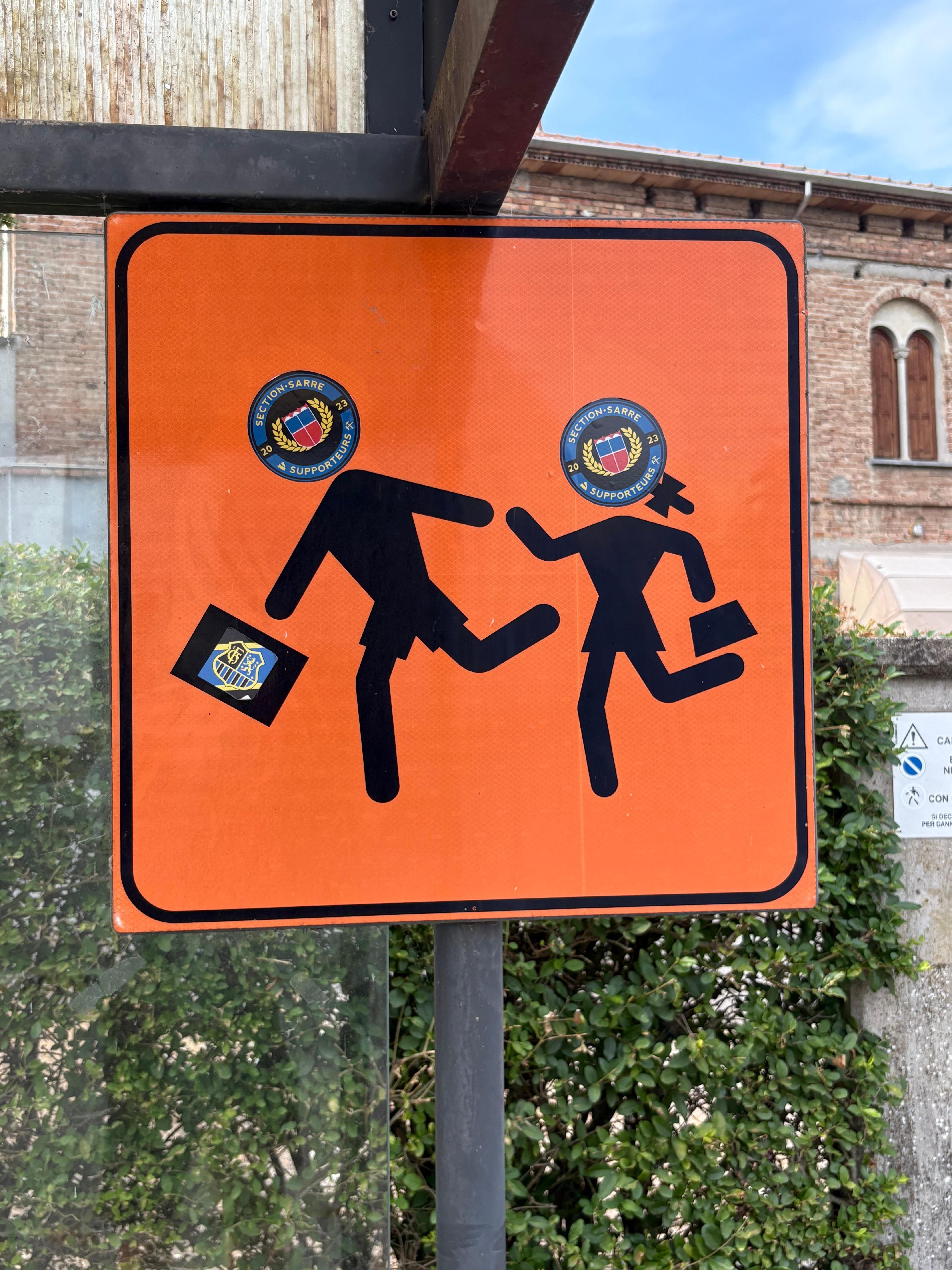 I thought this was funny- nearby sign: RUN!