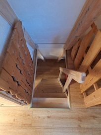 Die Treppe ist mit Vorsicht zu genießen. Wenn man aber aufpasst, ist es kein Problem!