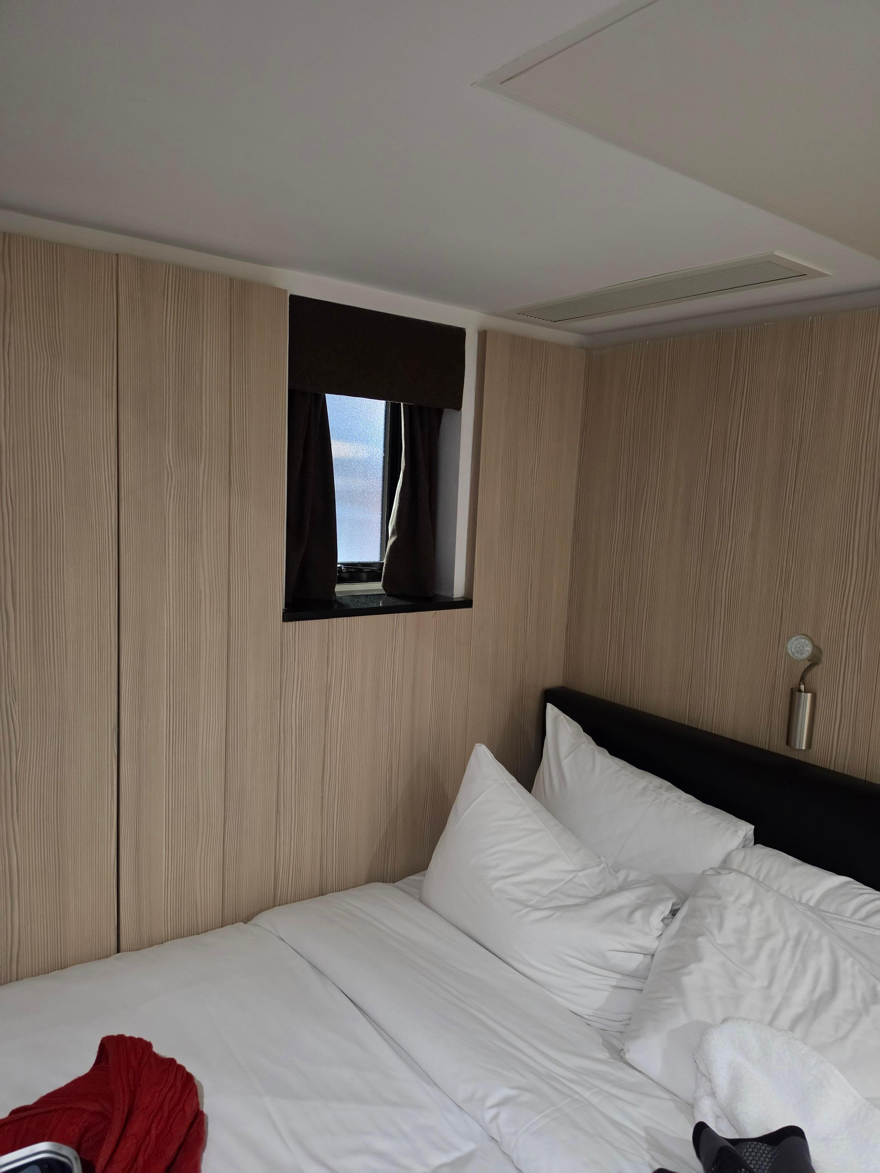 Das Zimmer mit Fenster 