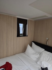 Das Zimmer mit Fenster