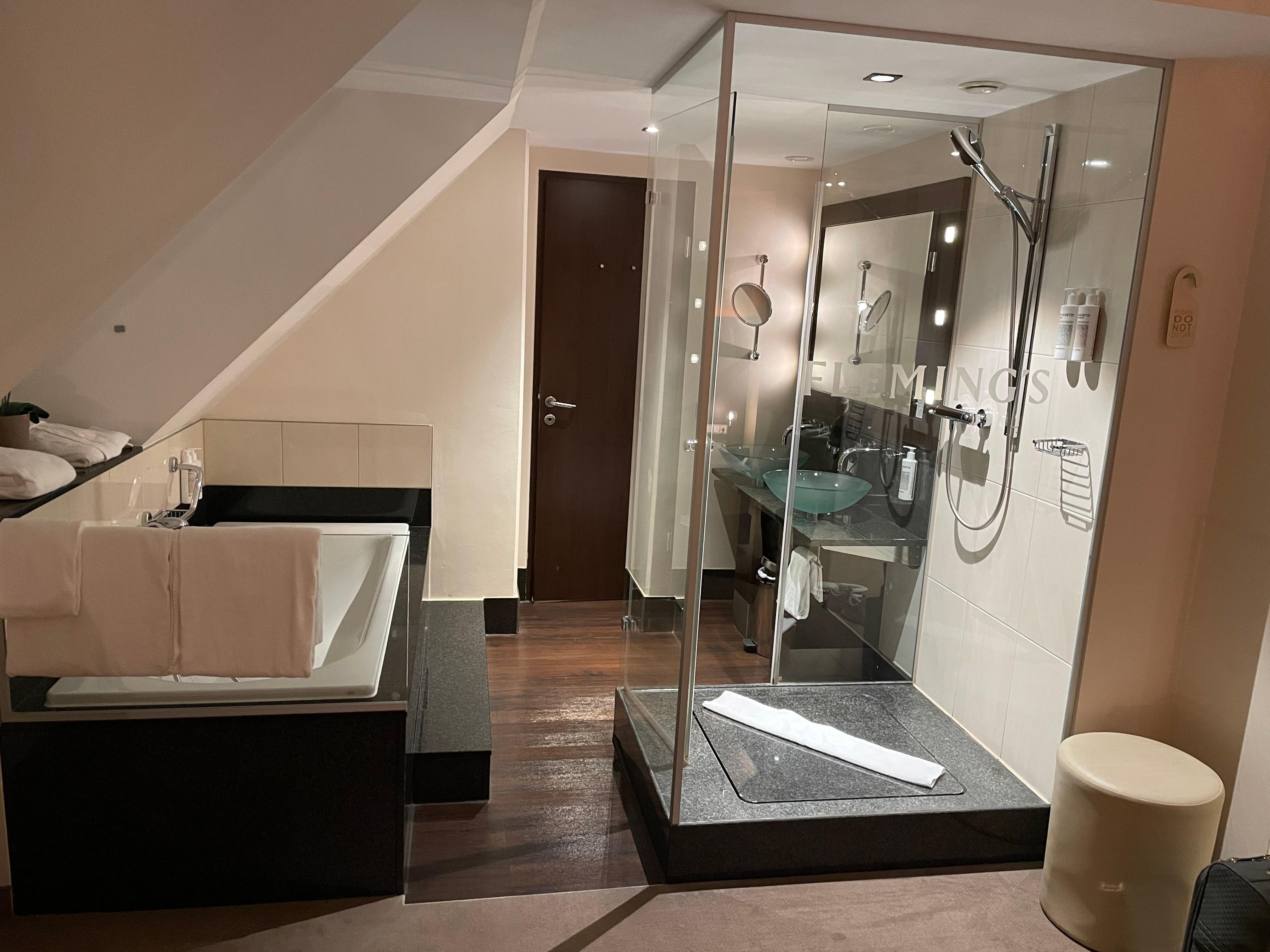 «Åpen» dusjløsning med utsikt rett ut i hovedrommet