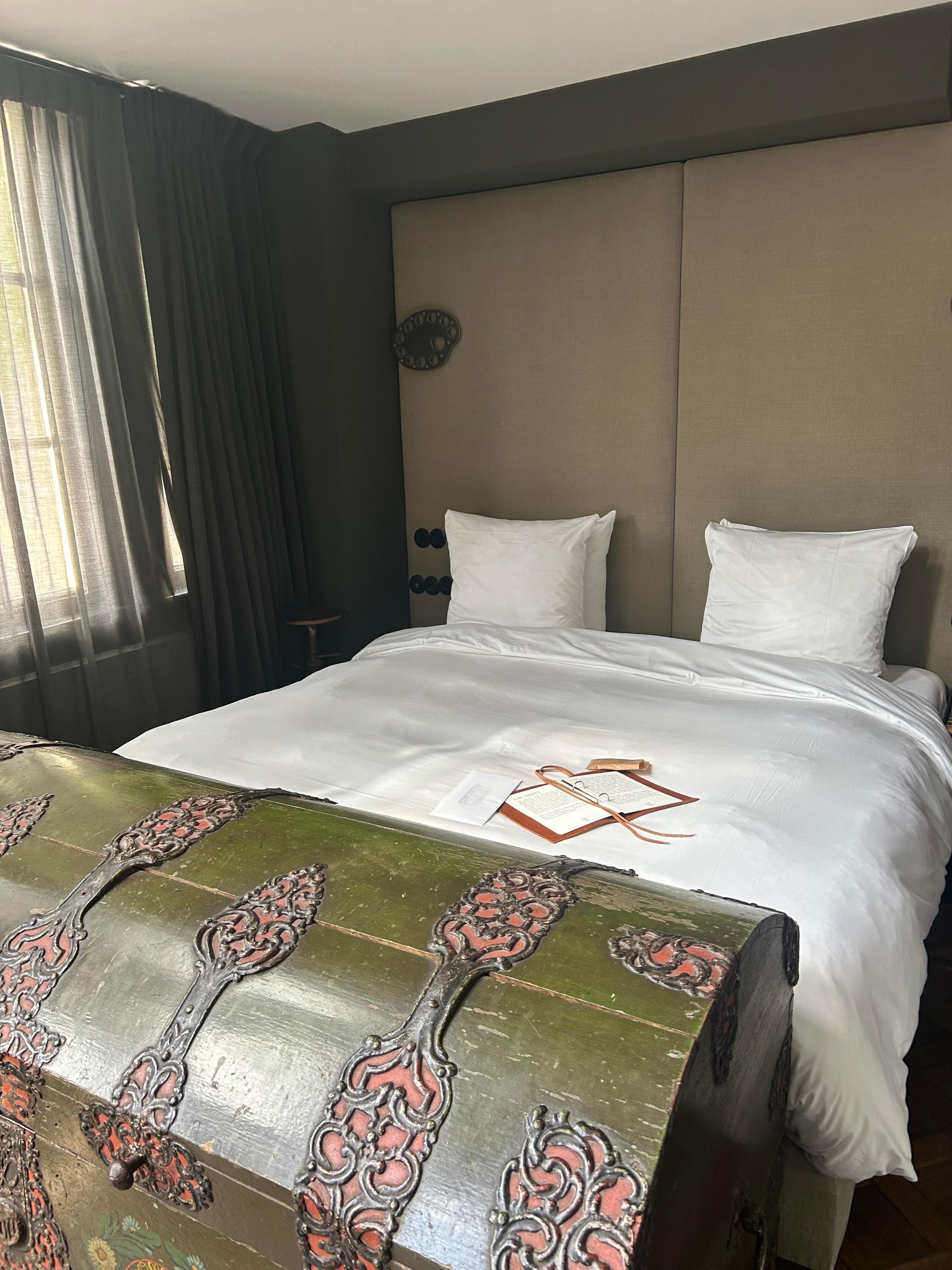 ベッドも清潔でよく眠れます