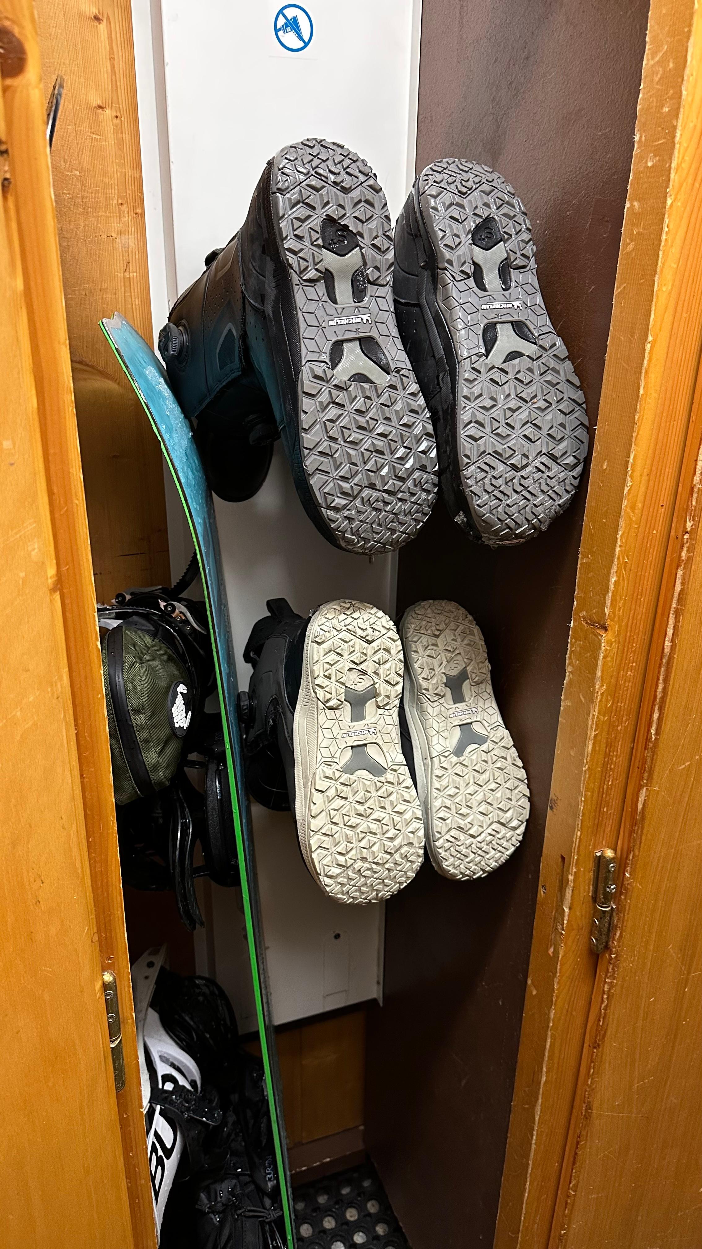 Ski / board locker with dryers