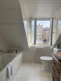 Bathroom with tub & sprayer (no shower)