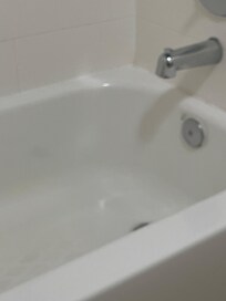 Bathroom tub