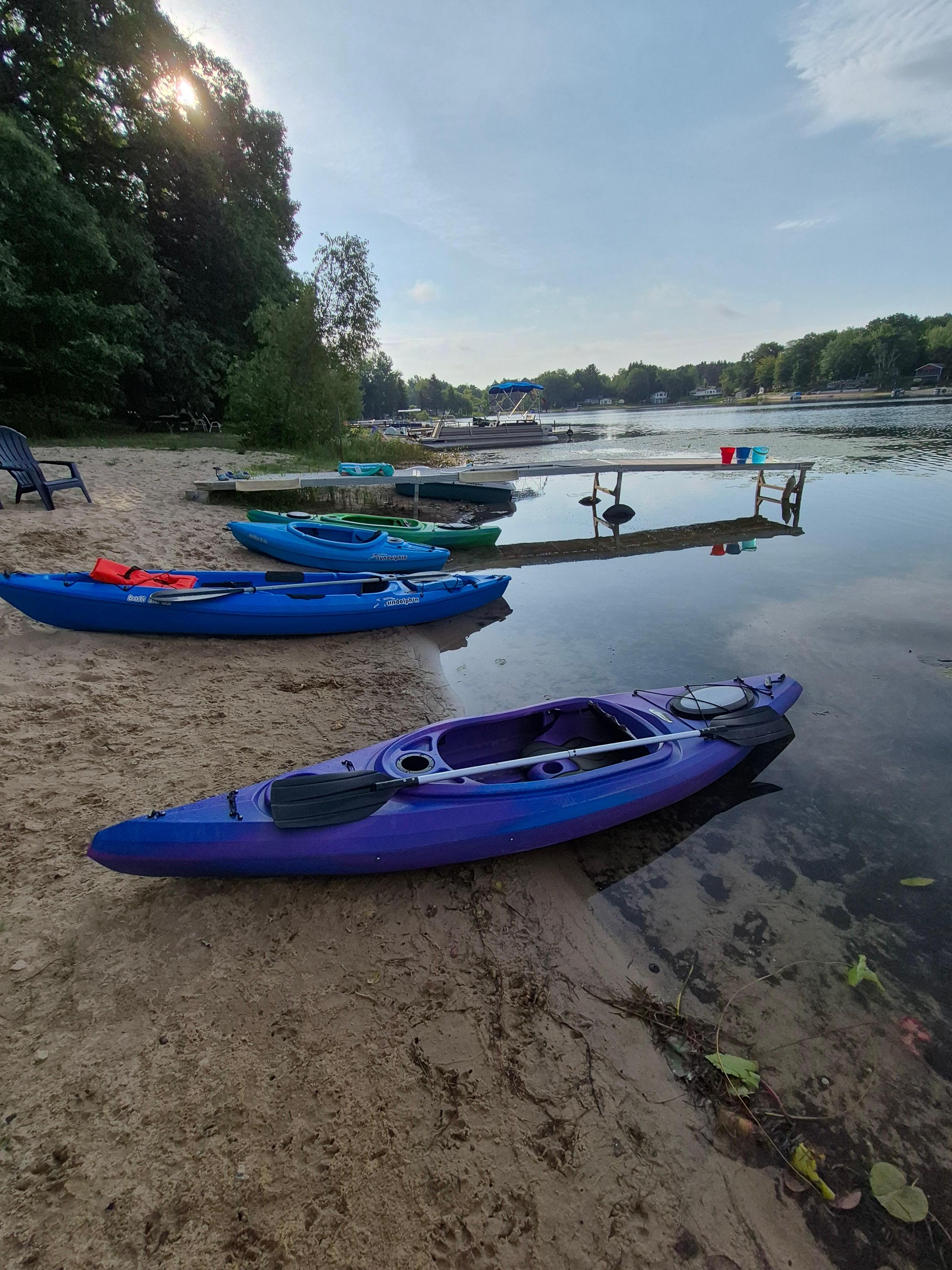 There were 5 kayaks. Plenty for all to take an early morning cruise.