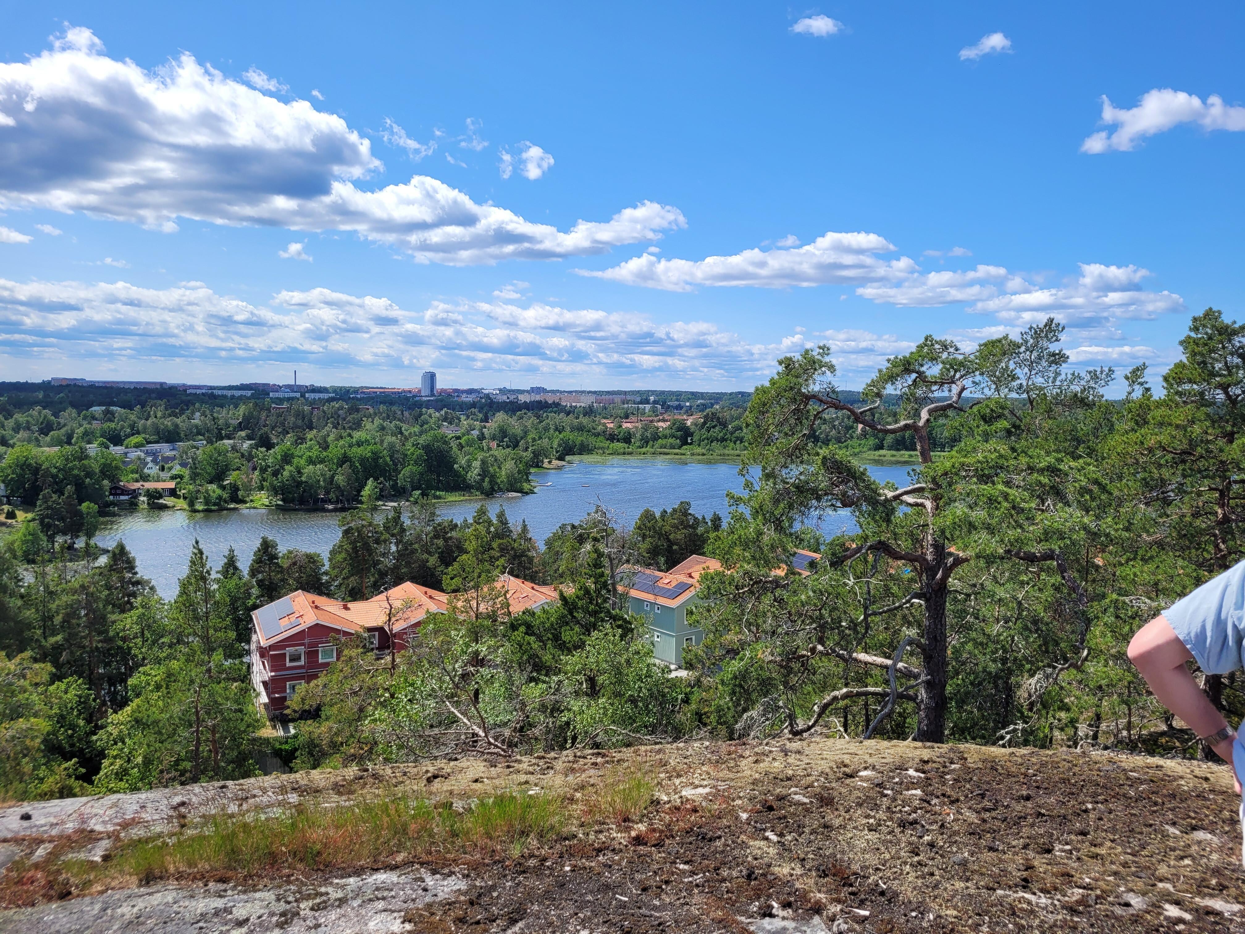 The hiking area around the house 