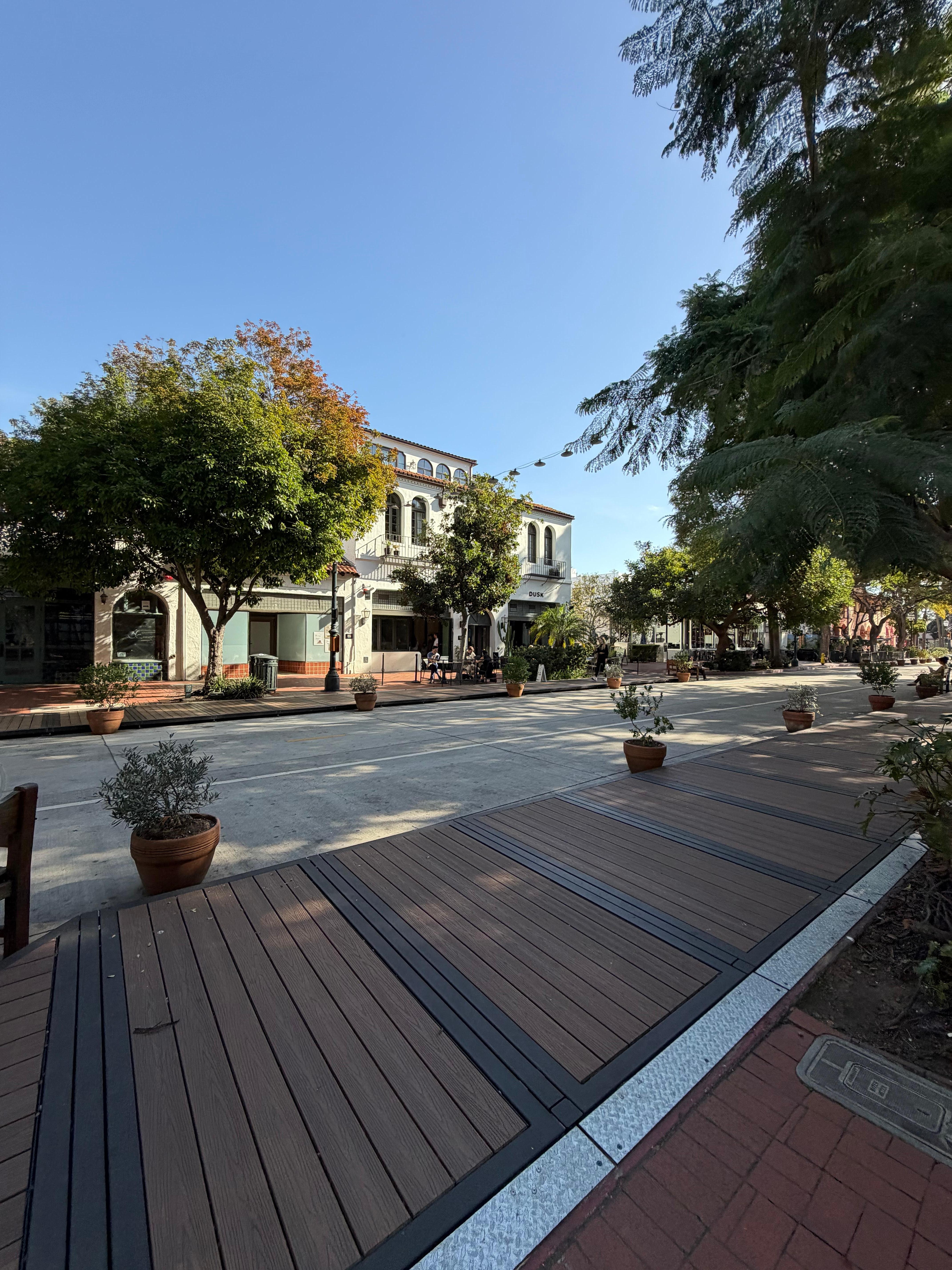 Beautiful building and tons of green on state st.