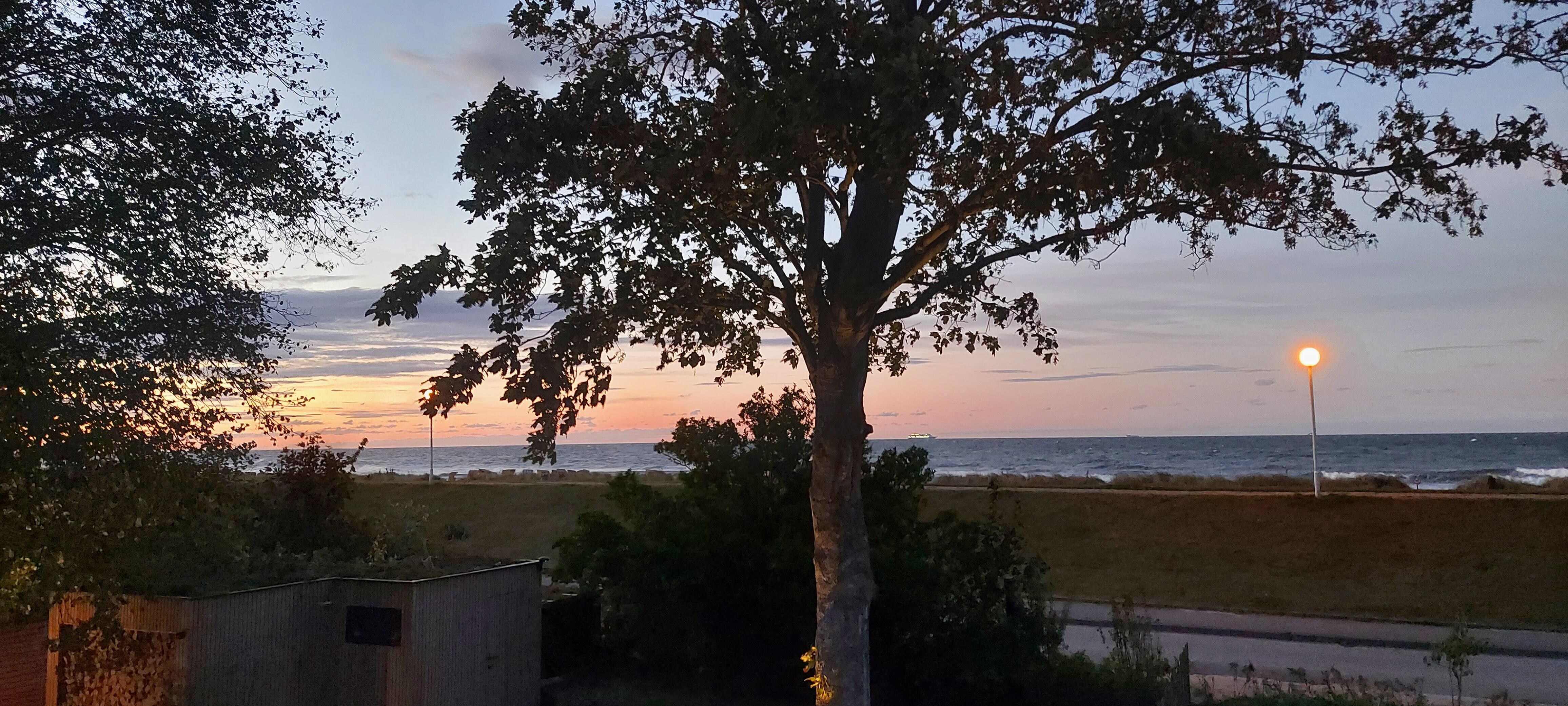 Abendlichen Blick aus dem Wohnzimmer.