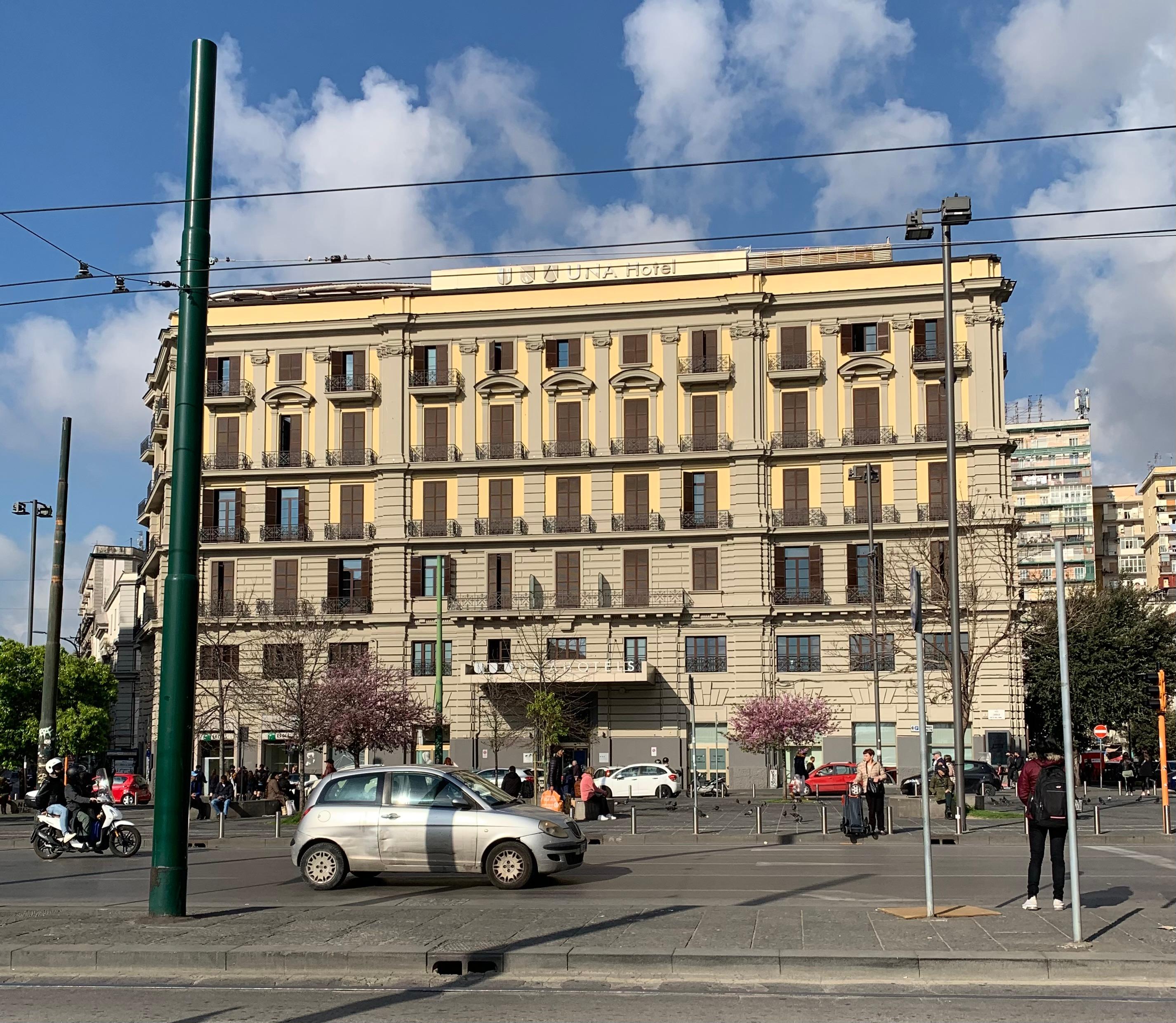 Una Hotel