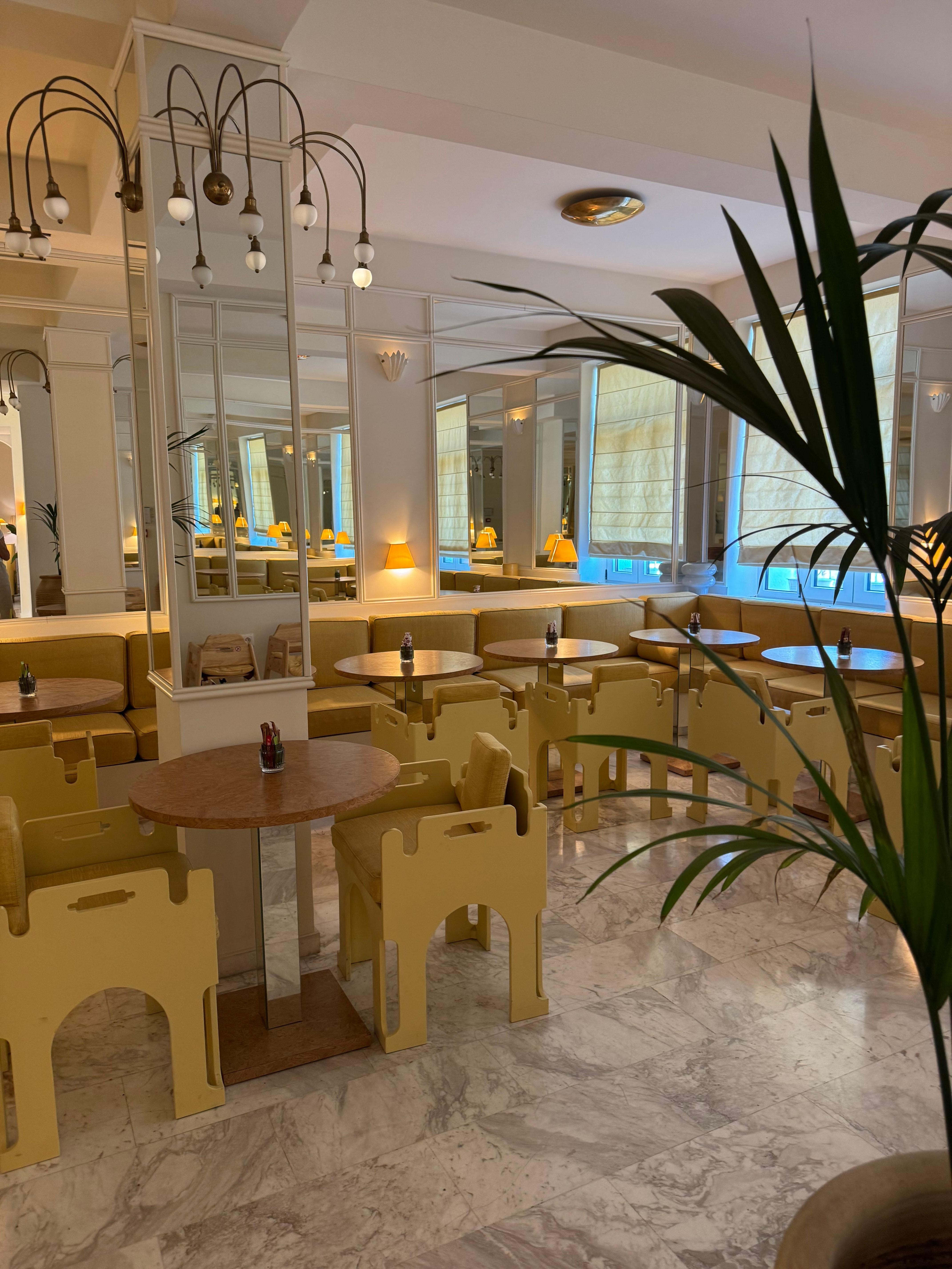 Breakfast area