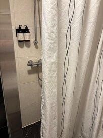 One bath towel found in the room but no phone on the room to call for another towel