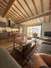 Kitchen dining room