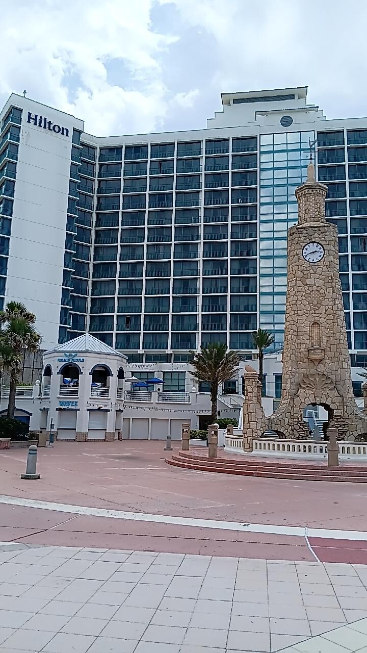 Hermoso hotel en la playa.