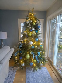 Glenn thinks of everything! Love the tree