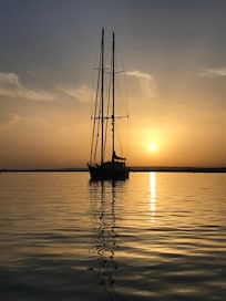 Recorrido con puesta del sol y gambas y vino por la ría