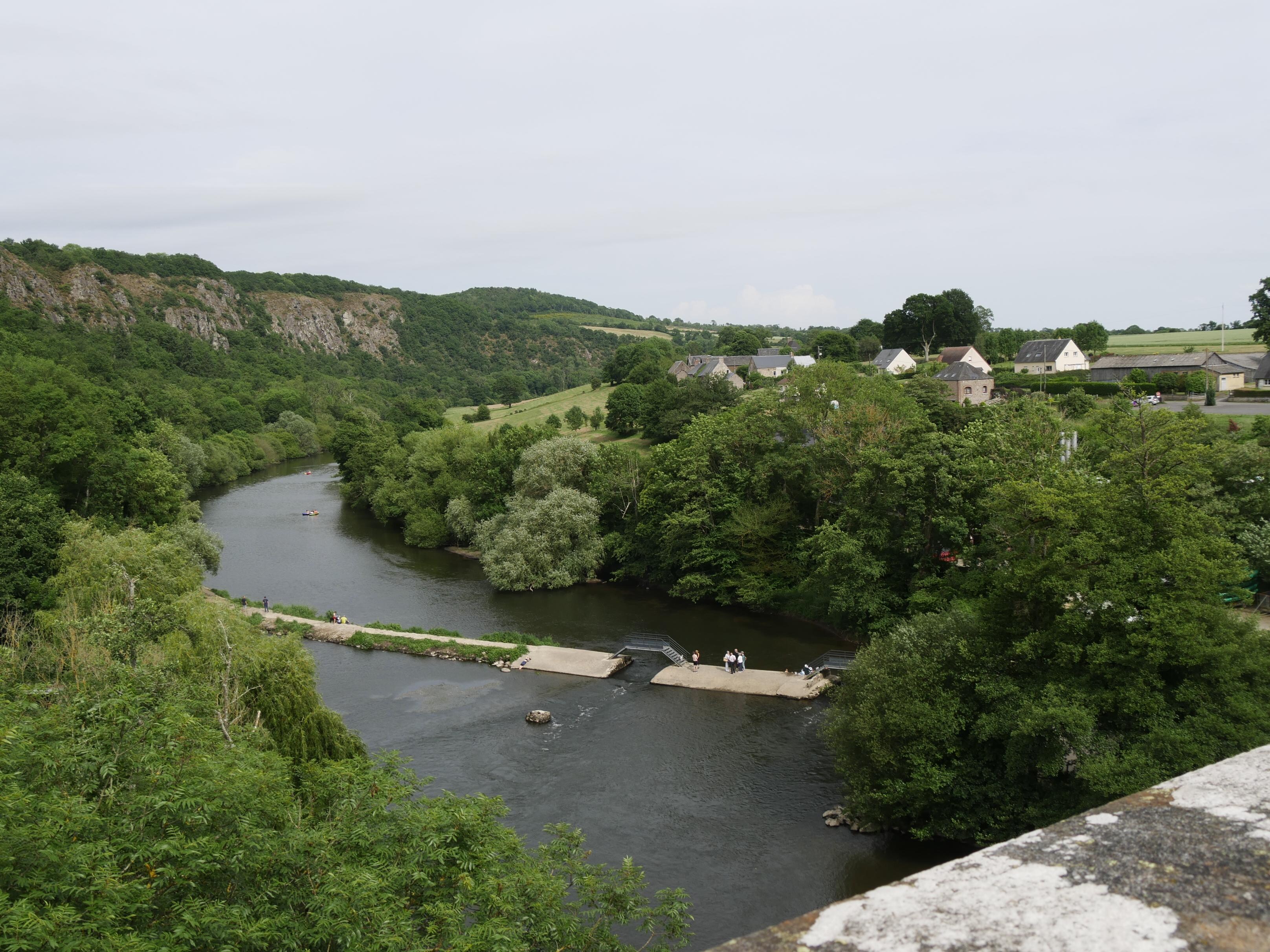 Sur les bords de l'Orne à Clécy