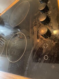 this was the hob which we did not use but it is very dirty which suggests the cleaners did not do a good job