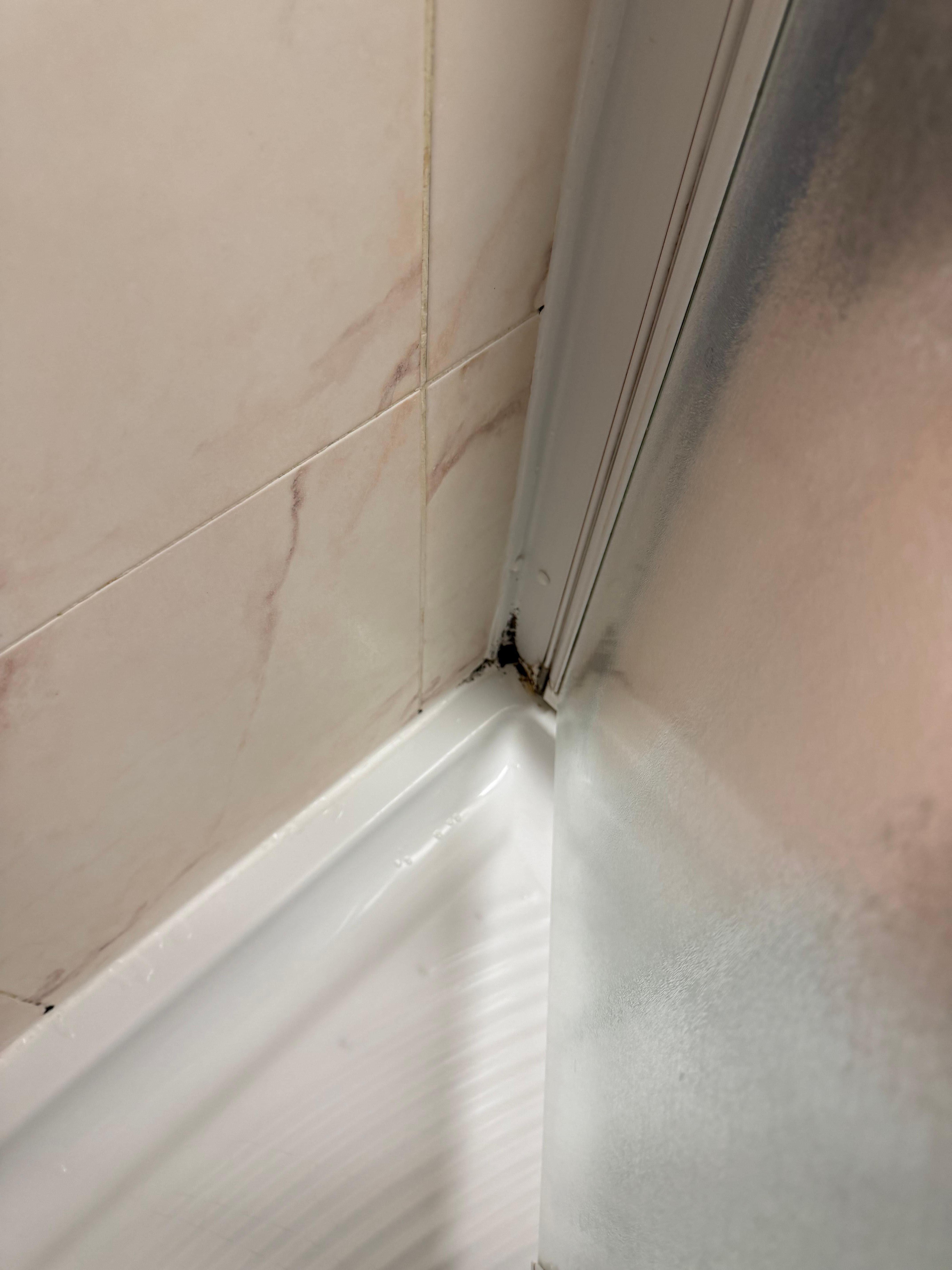 Sujo e mal conservado 