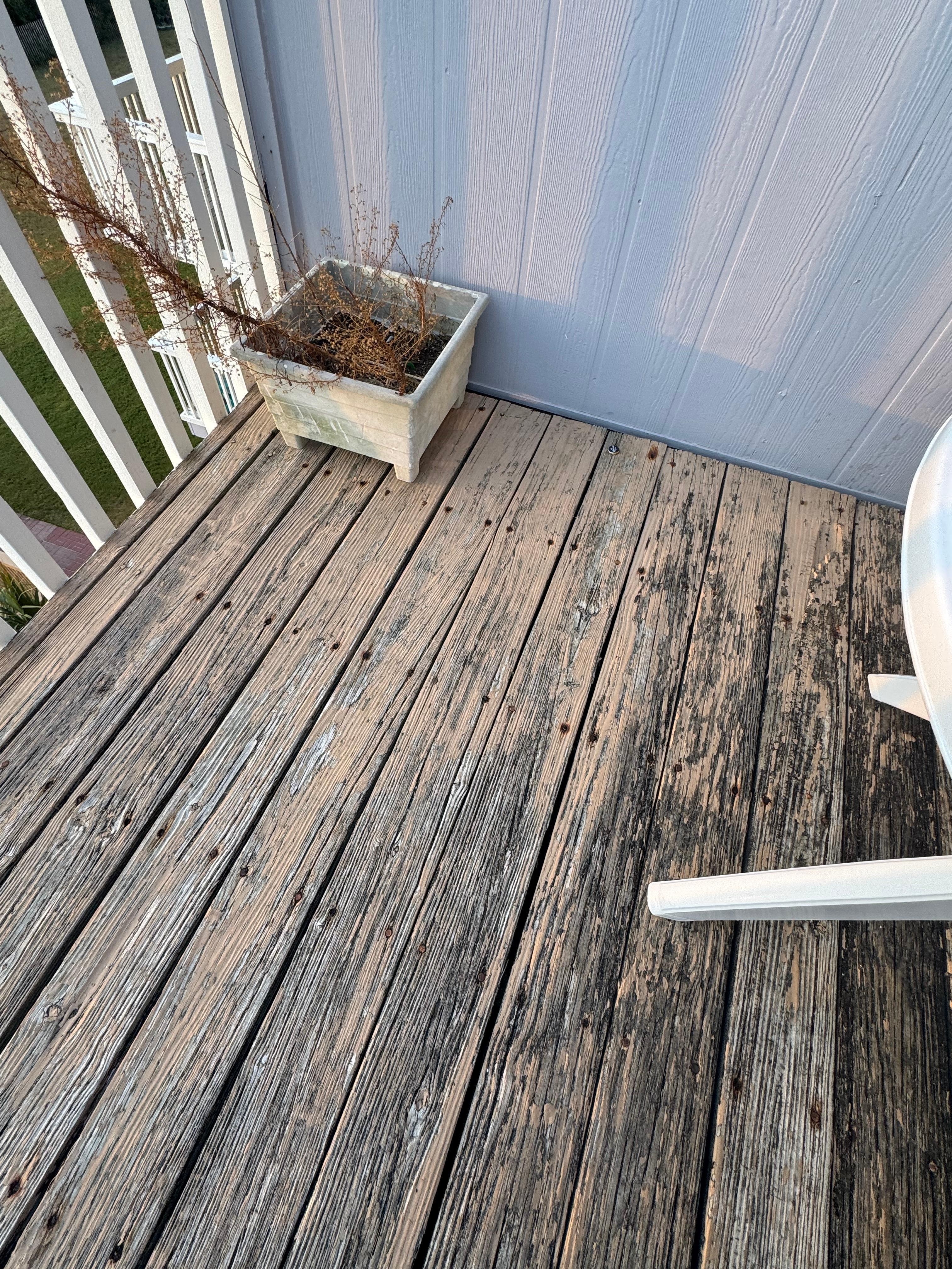 Deck in horrible condition. 