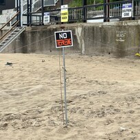 Ă part of the temporary fence I bought and made myself to keep people from trespassing, seems like all the signs already put by the owner on the balcony are not enough !