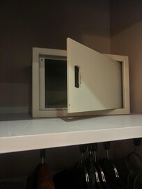 Safe has no lock