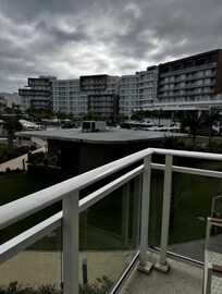 A 'pool view room'?