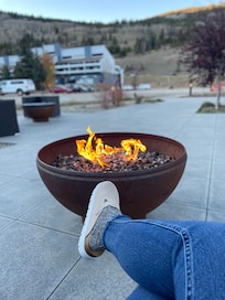 Nice little fire on the back patio 🔥