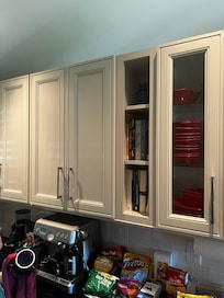 I loved the bookshelf in the kitchen cupboard. (with snacks we brought)
