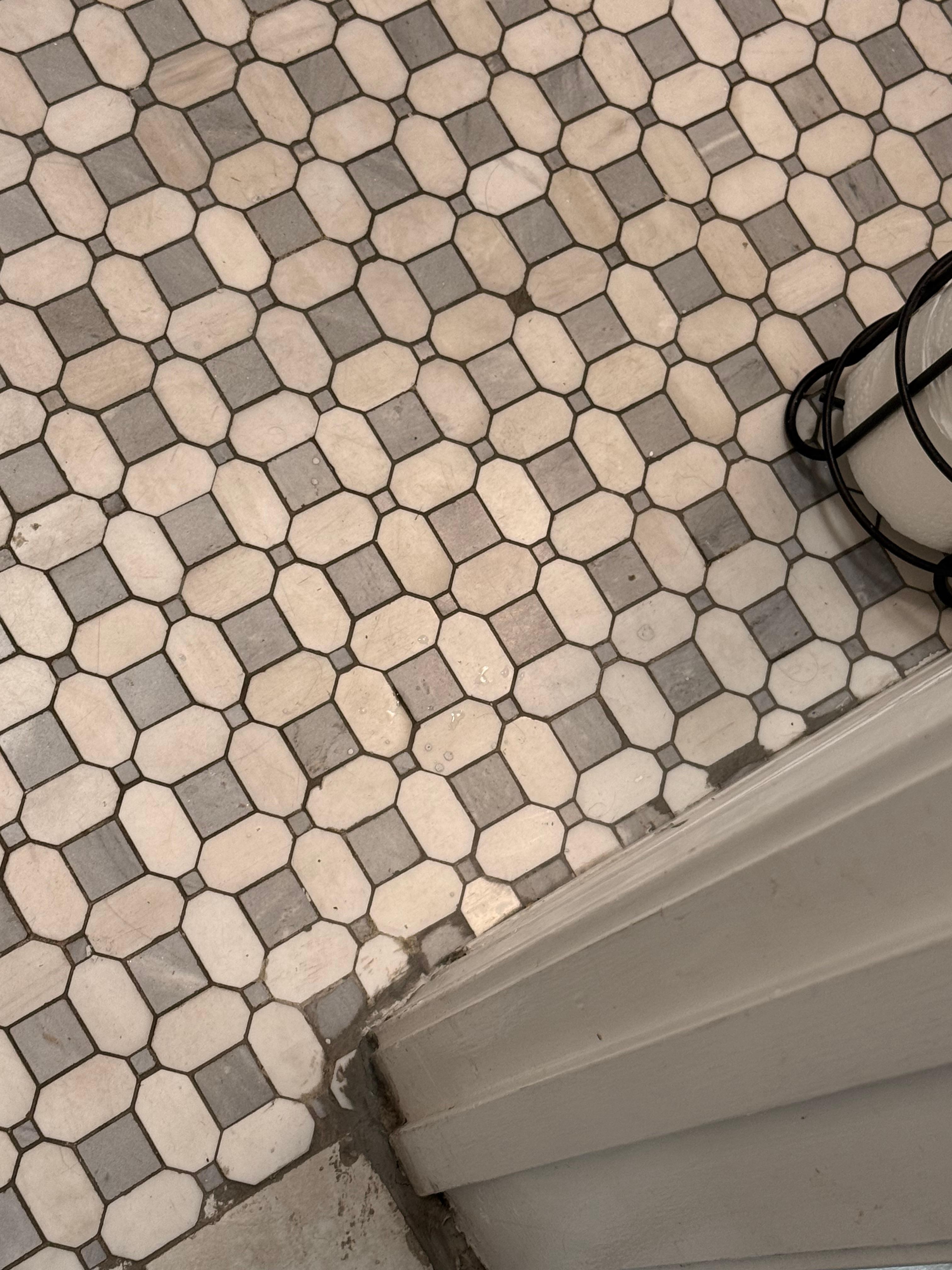 Dirty bathroom floor :/ 