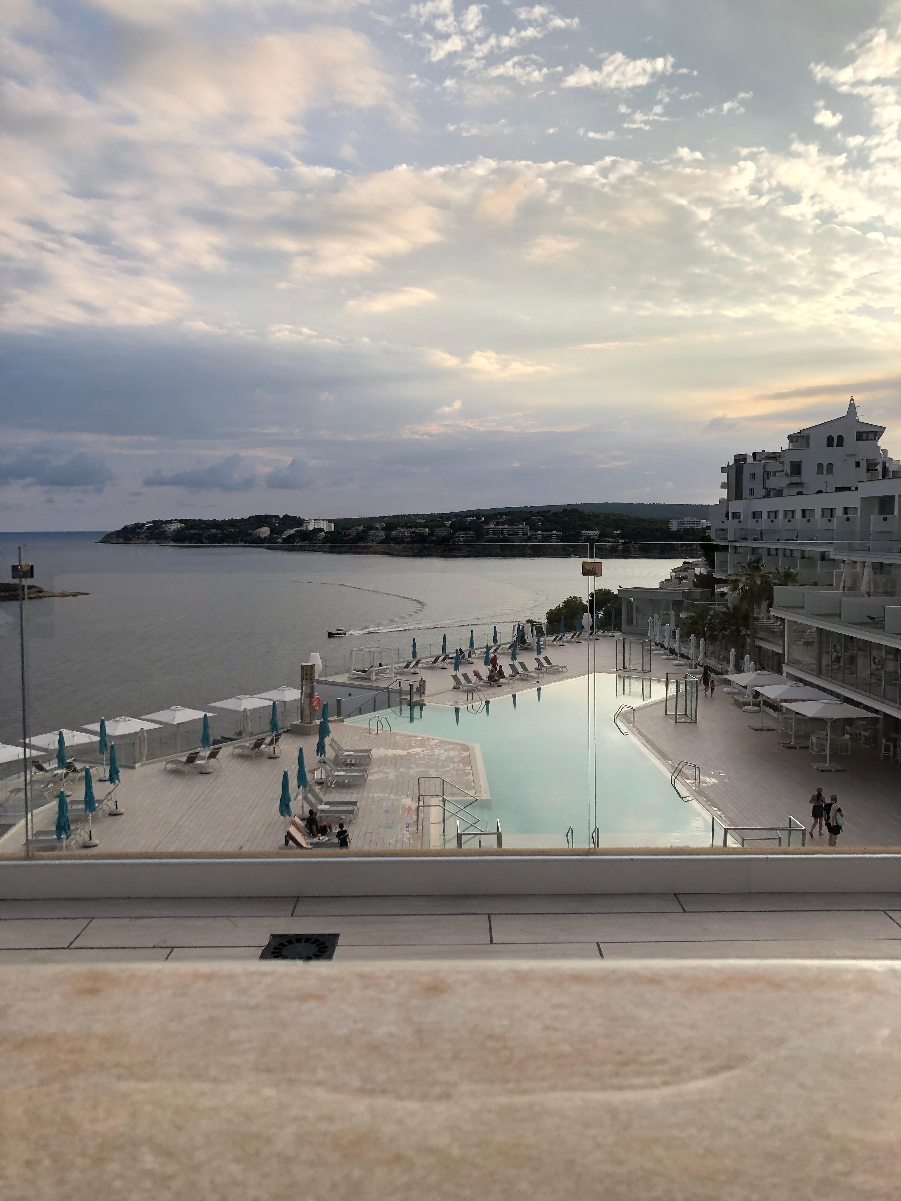 Desde la piscina de arriba