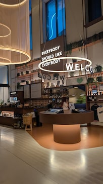 Die Lobby und Cafeteria