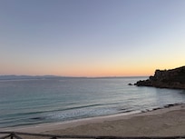 Early morning picture of the beach.