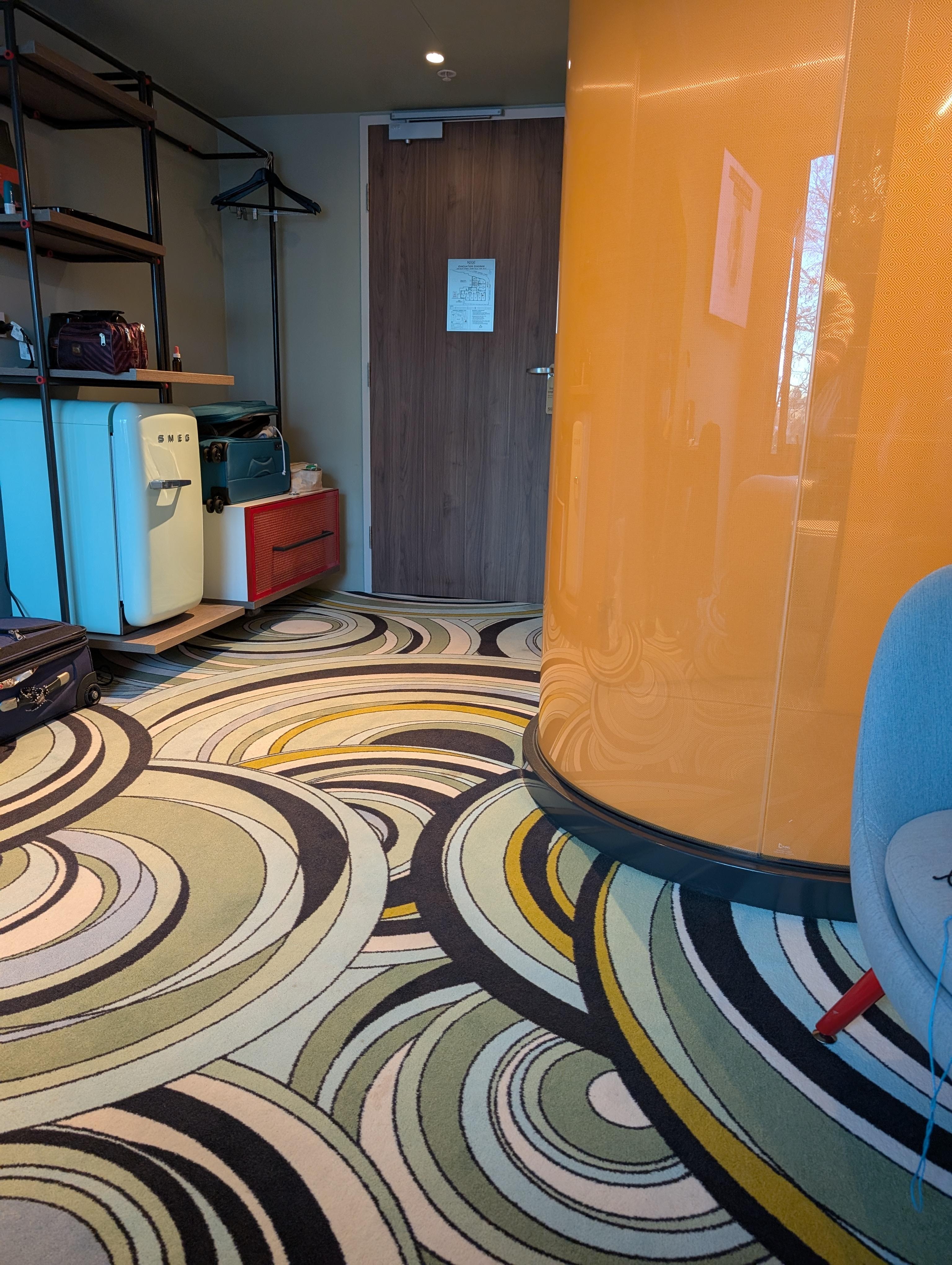 Quirky carpet and shower