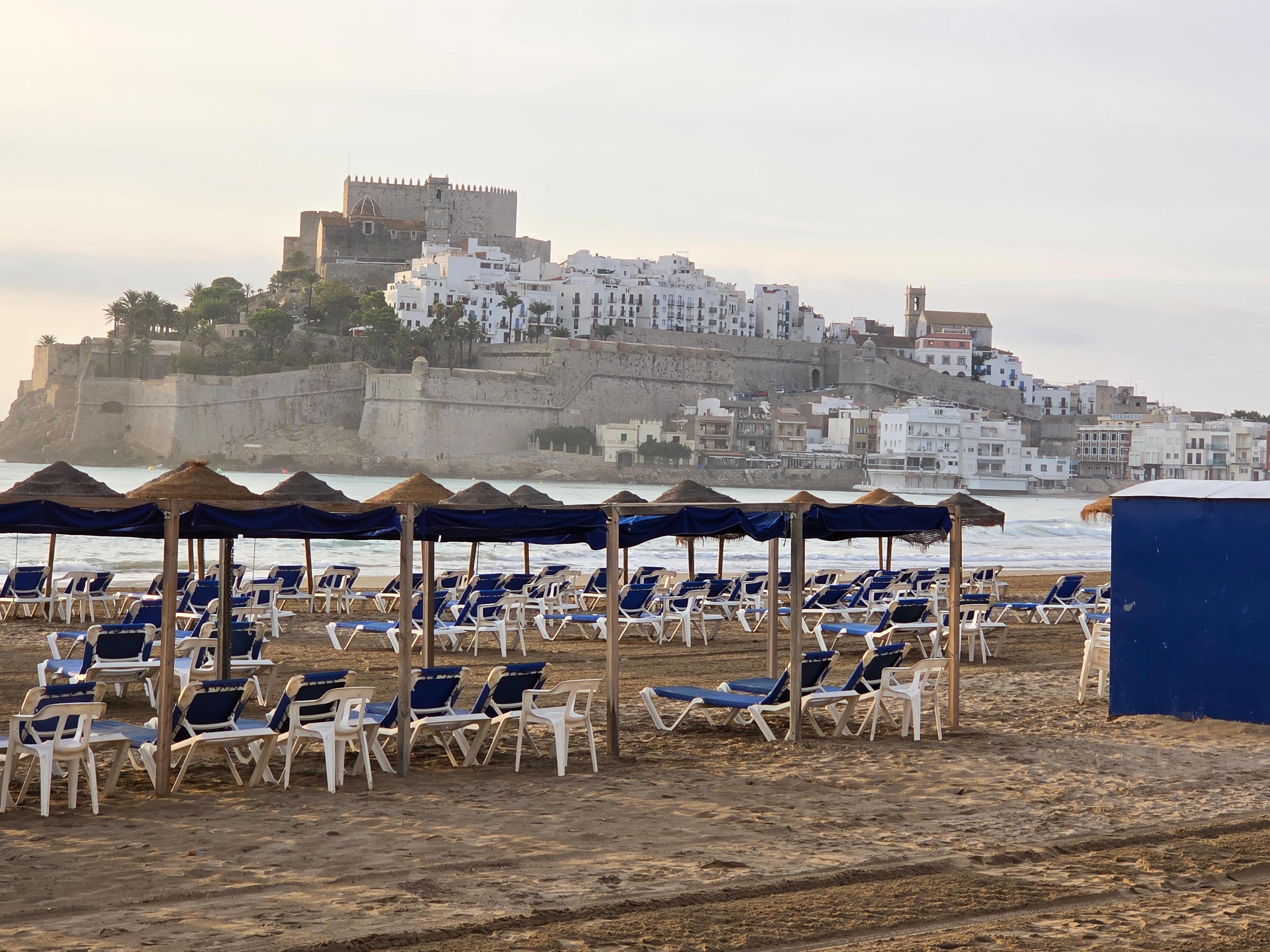 La playa no estaba desierta.