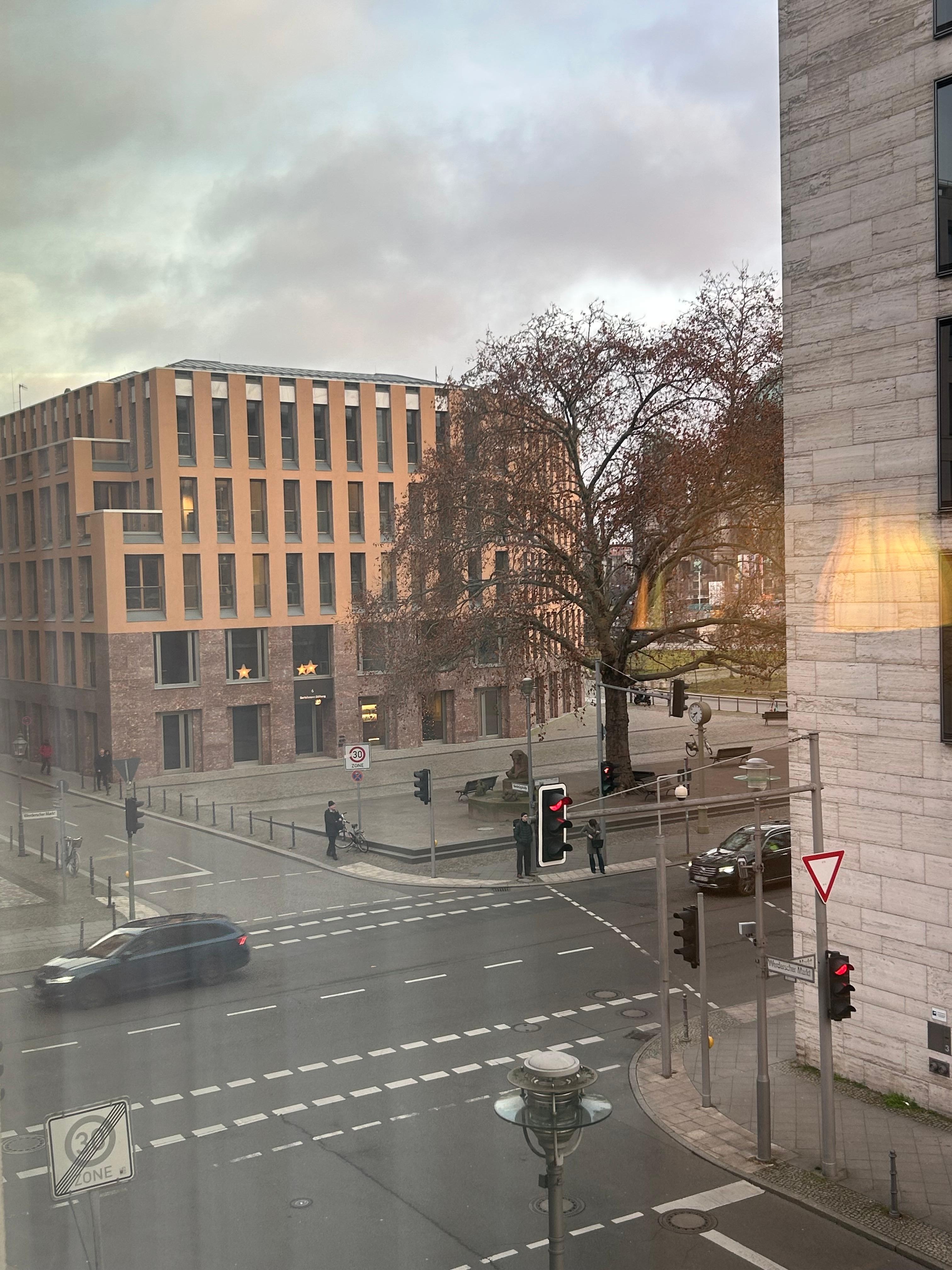 Kaldığımız odanın penceresinden 