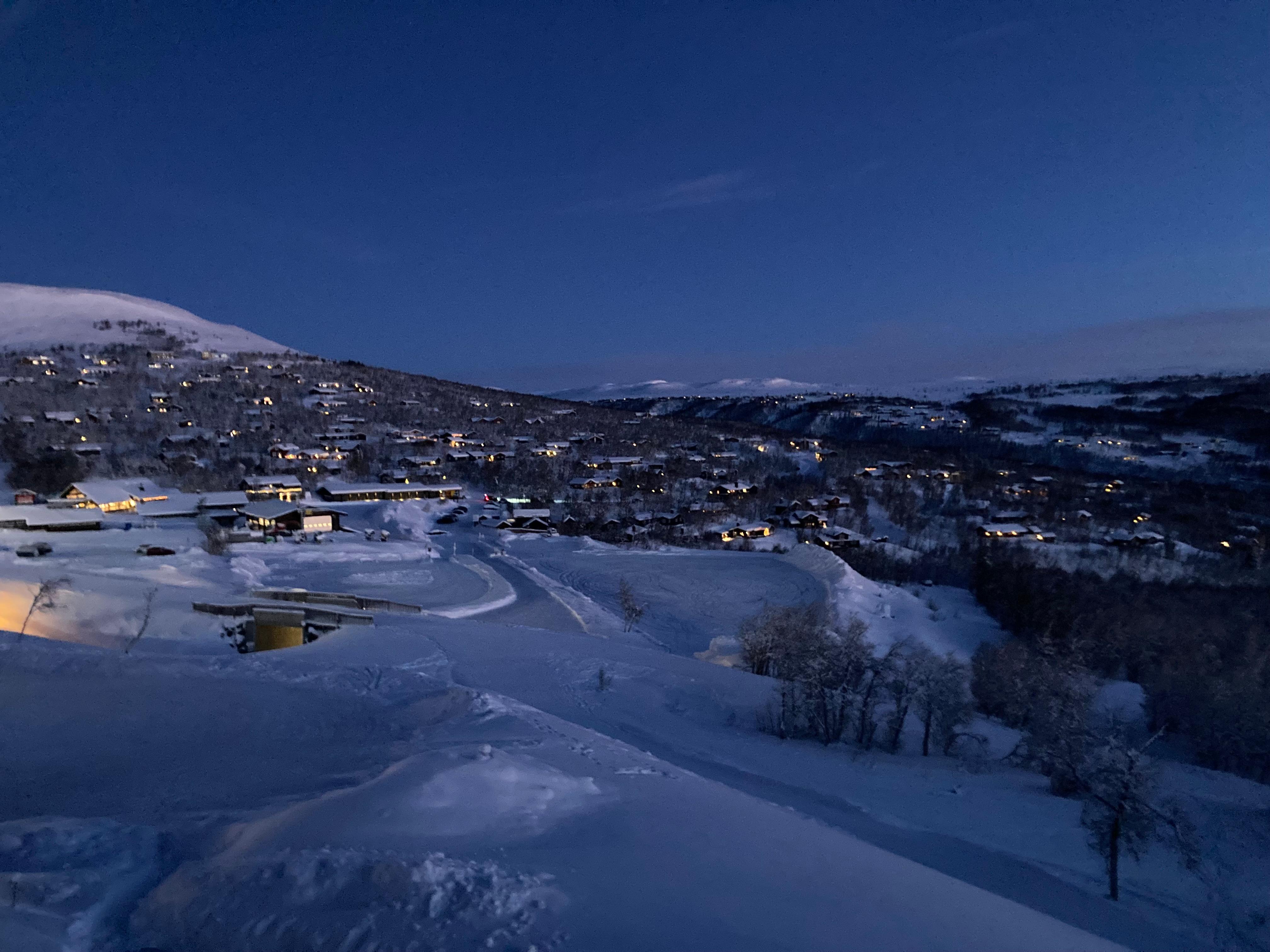 Utsikt från kök o vardagsrum över Havsdalen 